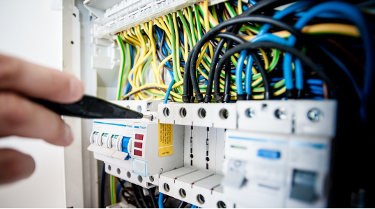Entreprise d'électricité de construction à Blainville, spécialisée en projets résidentiels lourds, résidentiels standards et commerciaux. Grufil inc, votre expert électrique.